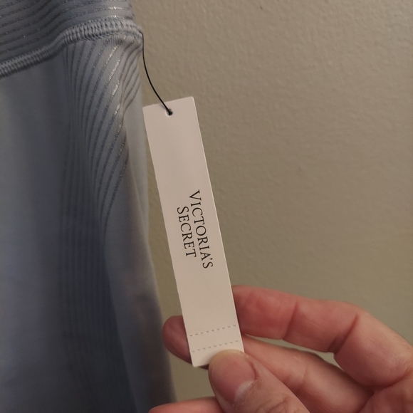 VICTORIA SECRET SPORT Essential Shine Pocket Leggings in Gray and Silver - Picture 8 of 14